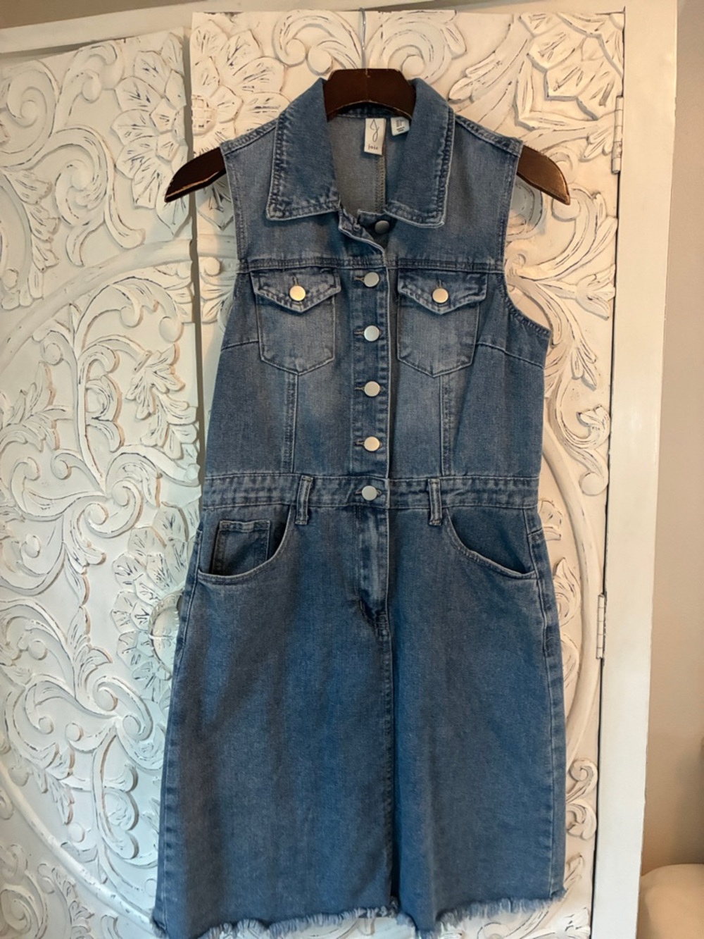 Joie Sleeveless Denim Button-Front Dress in Blue
